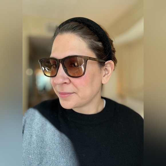 Gucci Tortoise shell Sunglasses for Women. - Picture 3 of 7